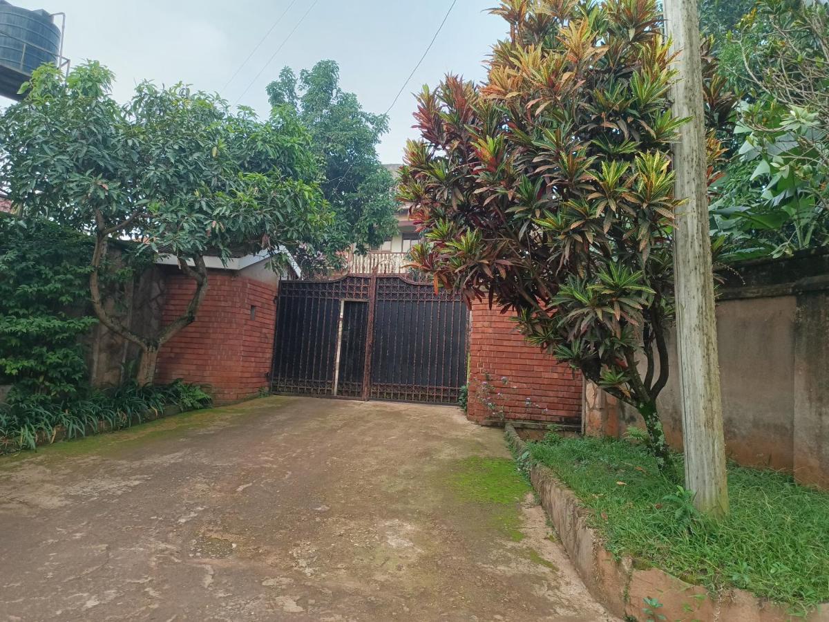 Ufam Uganda Villa Mukono Buitenkant foto