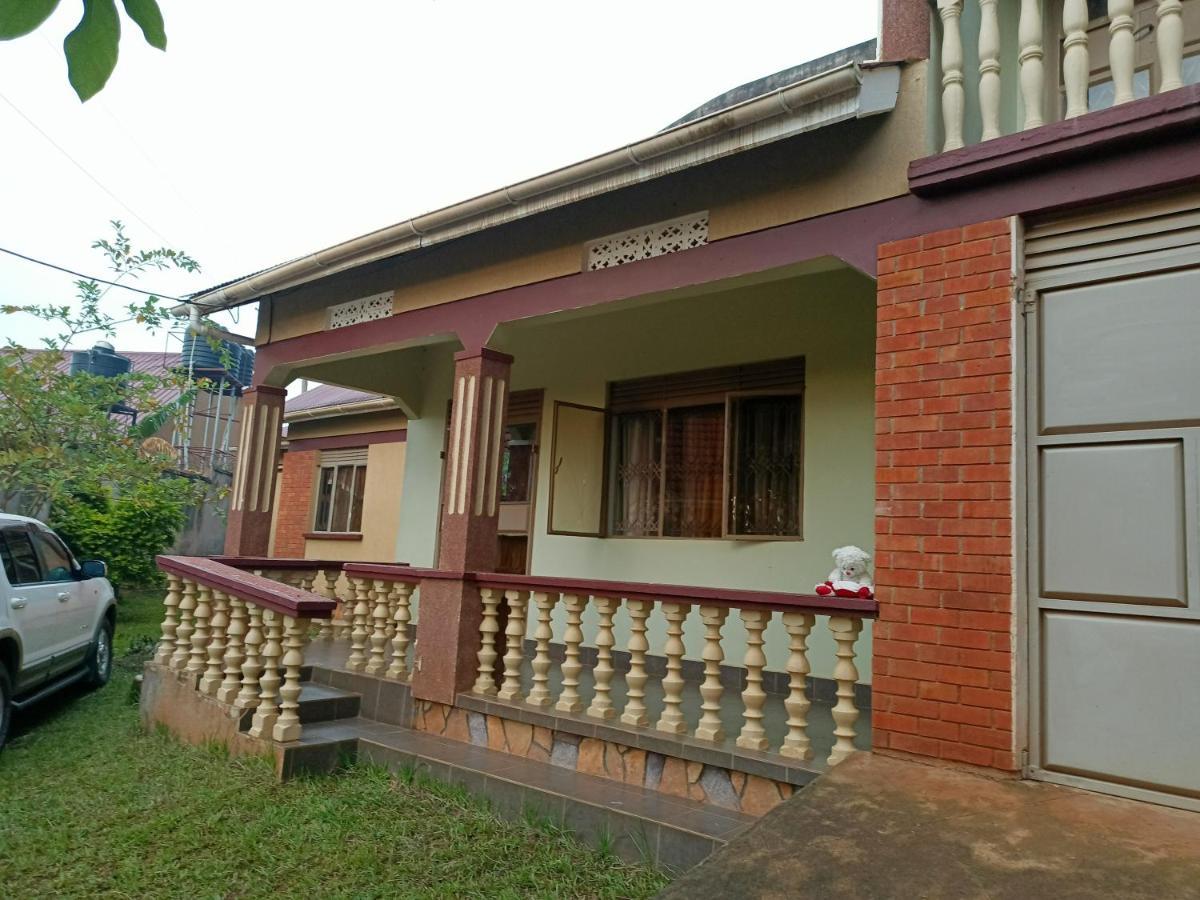 Ufam Uganda Villa Mukono Buitenkant foto